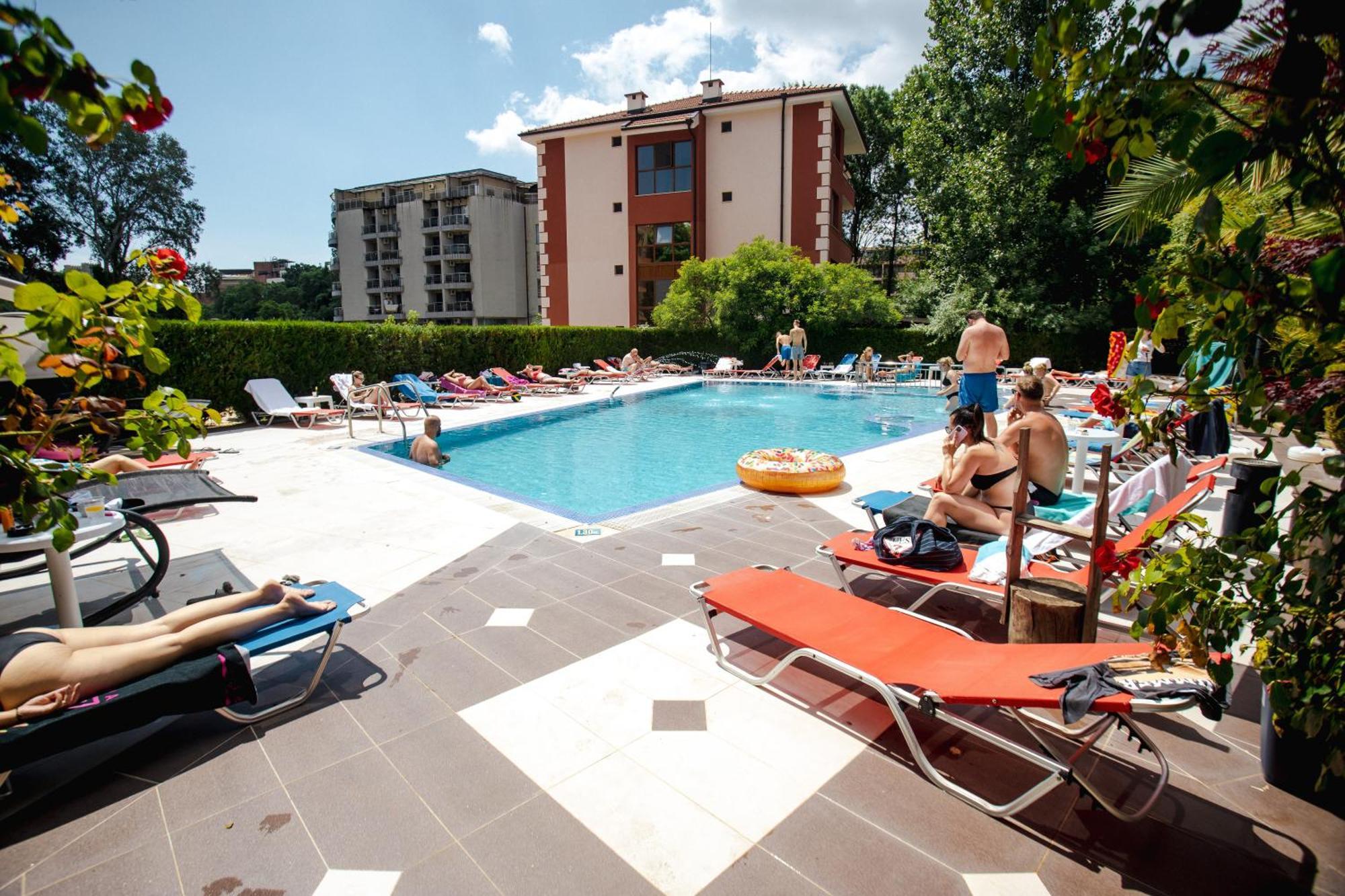 Biato Apartments Pantai Sunny Luaran gambar