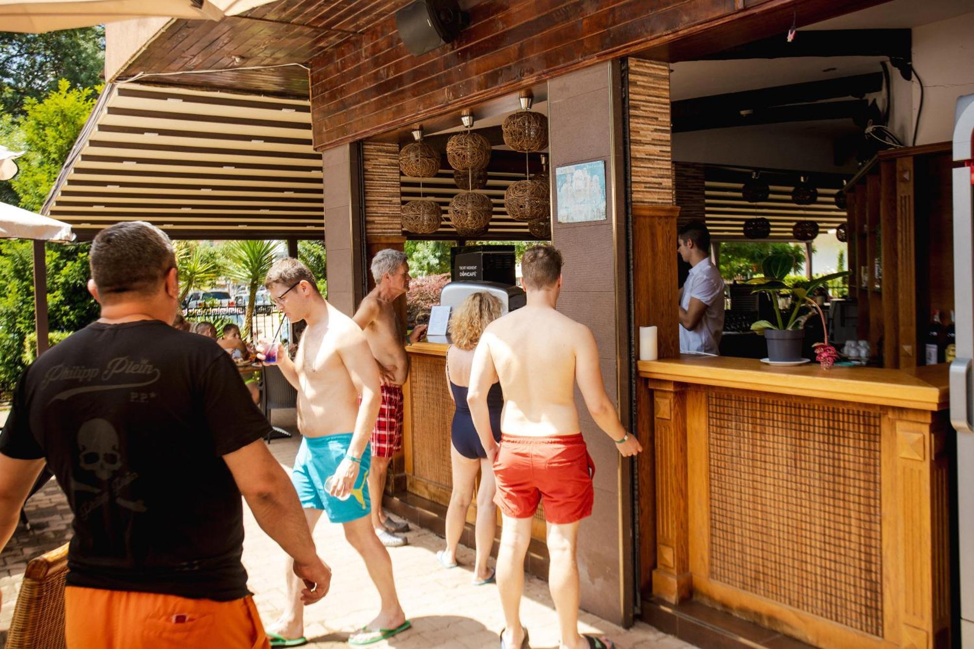 Biato Apartments Pantai Sunny Luaran gambar